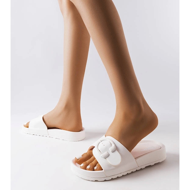 Inna Bílé slidery s přezkou od Généreux bílý 2