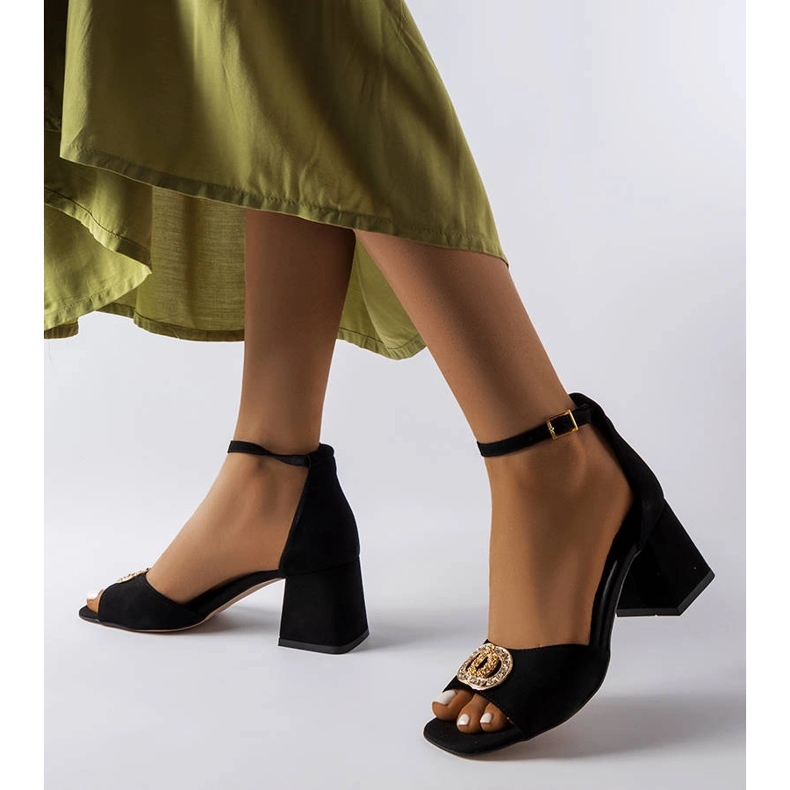 Černé semišové sandály na podpatku značky Karino černá 1