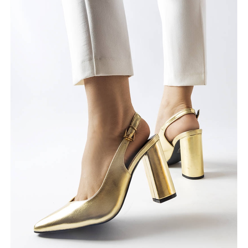 Zlaté lodičky na otevřeném podpatku značky Wechsler zlatý 1