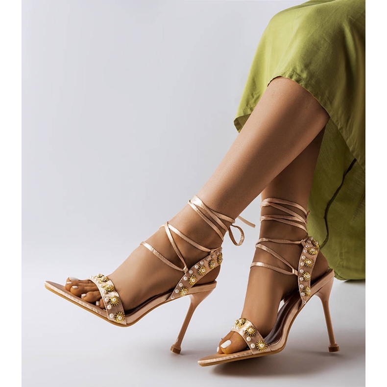 Zlaté sandály zdobené perlami Grange béžový 1