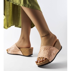 Růžové štrasové sandály na klínku od Guymon růžový 2 Růžové štrasové sandály na klínku od Guymon růžový 2