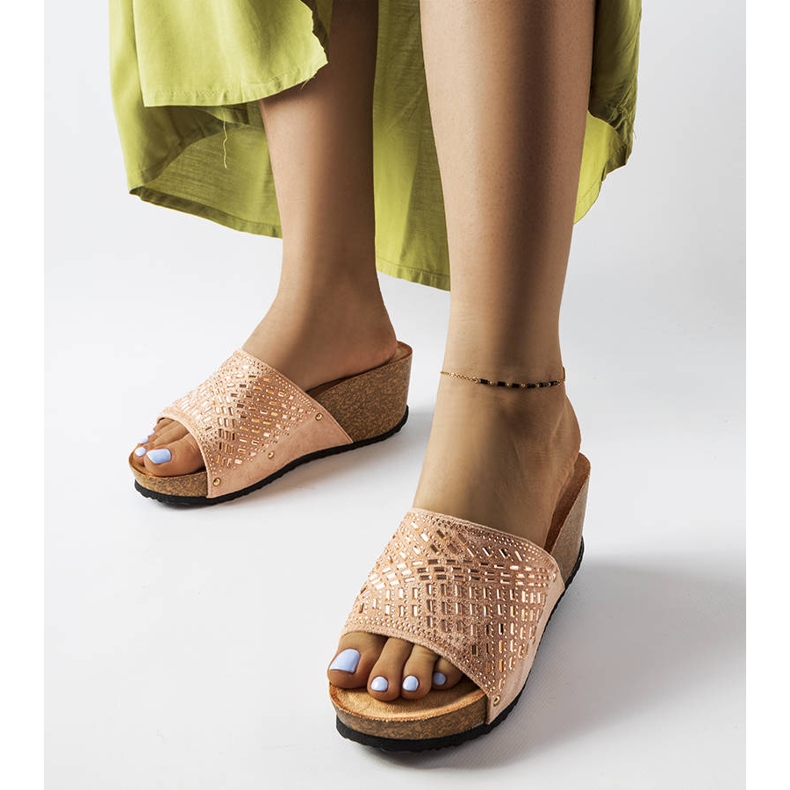 Růžové štrasové sandály na klínku od Guymon růžový 1