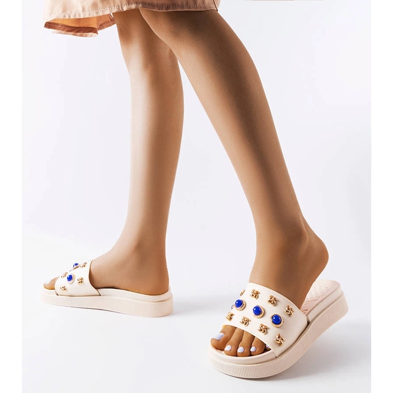 Béžové zdobené skluzavky od Montesarchio béžový 2