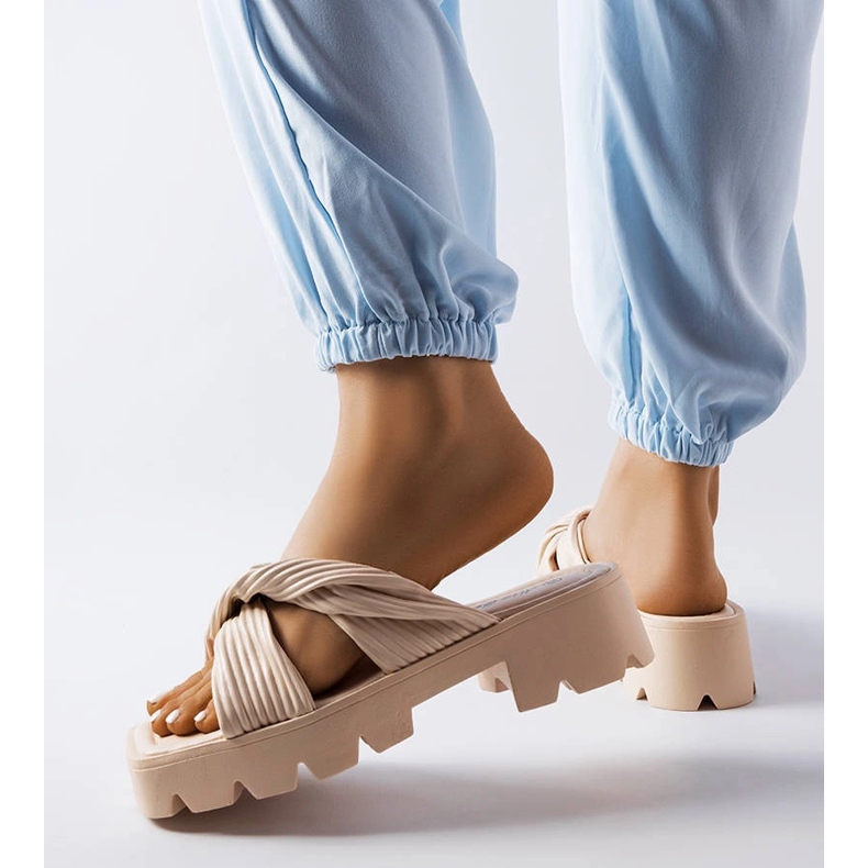 Dubé béžová traktorová podrážka klouže béžový 2