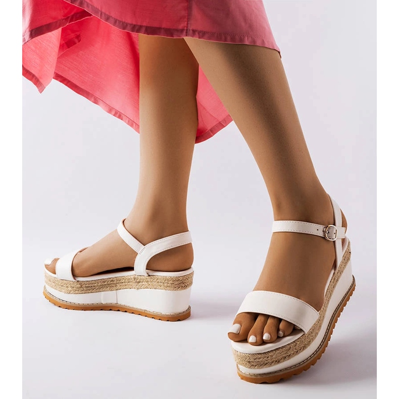 Bílé sandály na klínku značky Access bílý 2