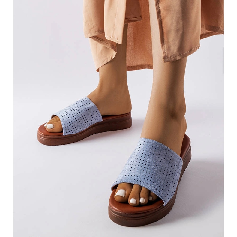 Modré pantofle s prolamovaným svrškem od Idabel modrý 1