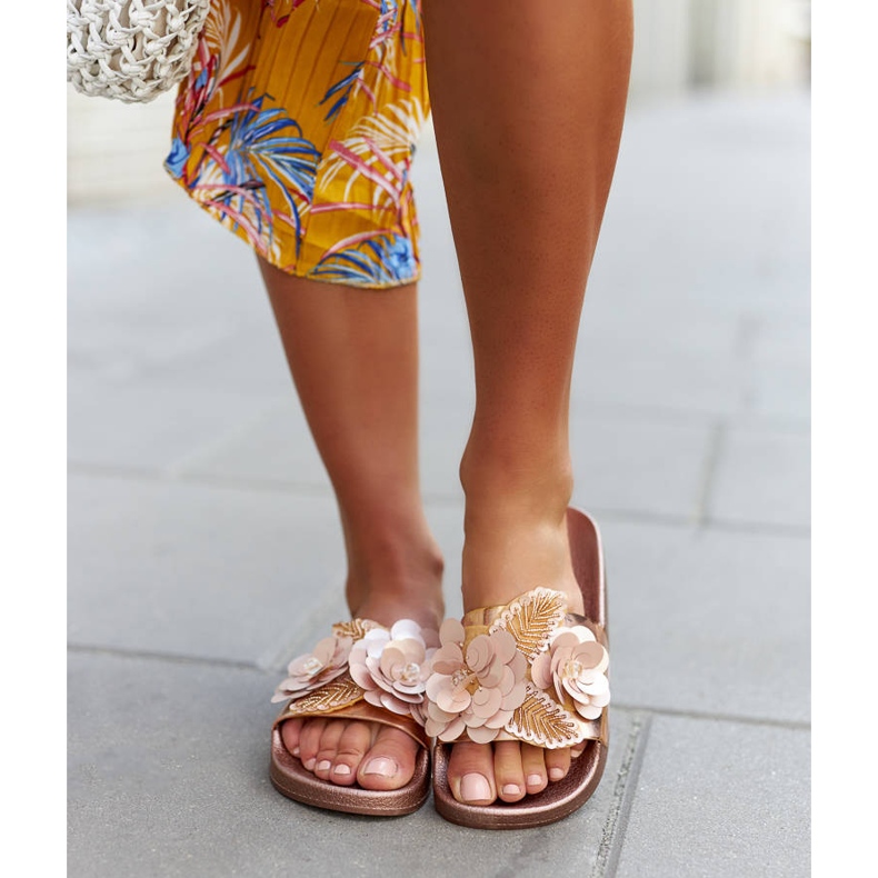 Zlaté žabky s ozdobným svrškem od Caggio zlatý 1