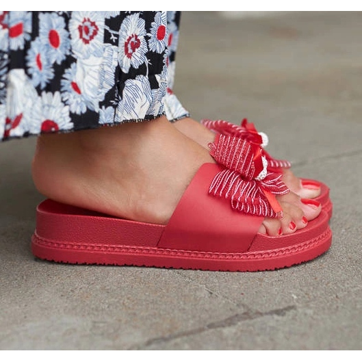 Červené slidery s mašlí od Dido 1