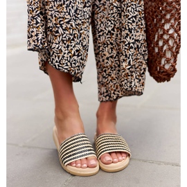 Černé tkané skluzavky Capovalle černá 2