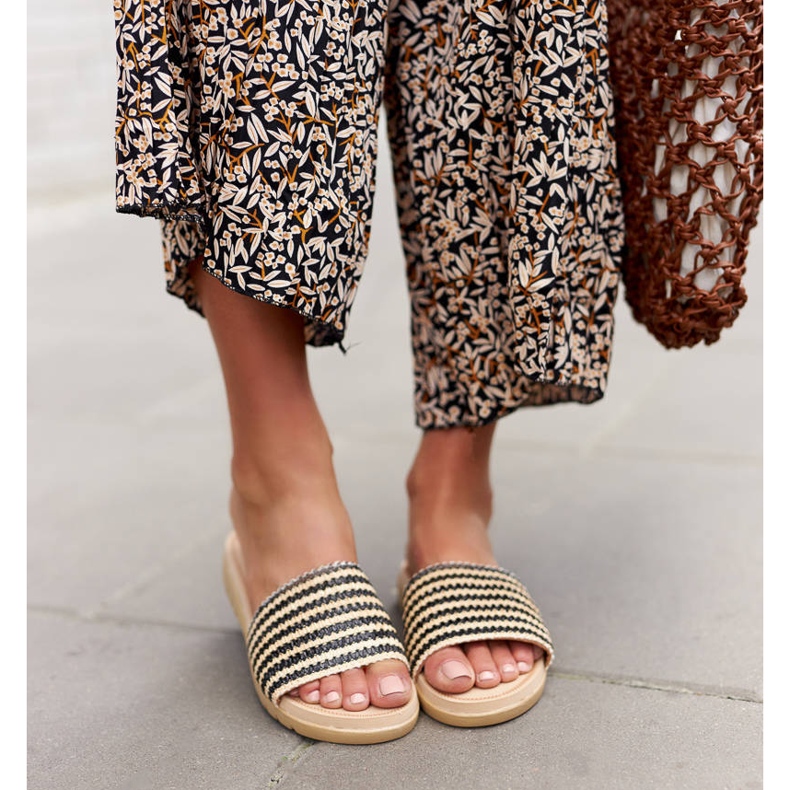 Černé tkané skluzavky Capovalle černá 2