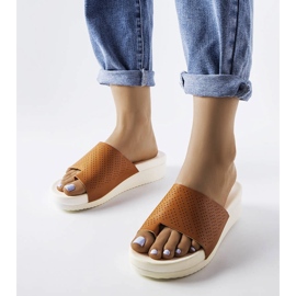 Hnědé sandály na klínku od Monferrato hnědý 1