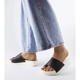 Černé sandály na klínku od Monferrato černý 2