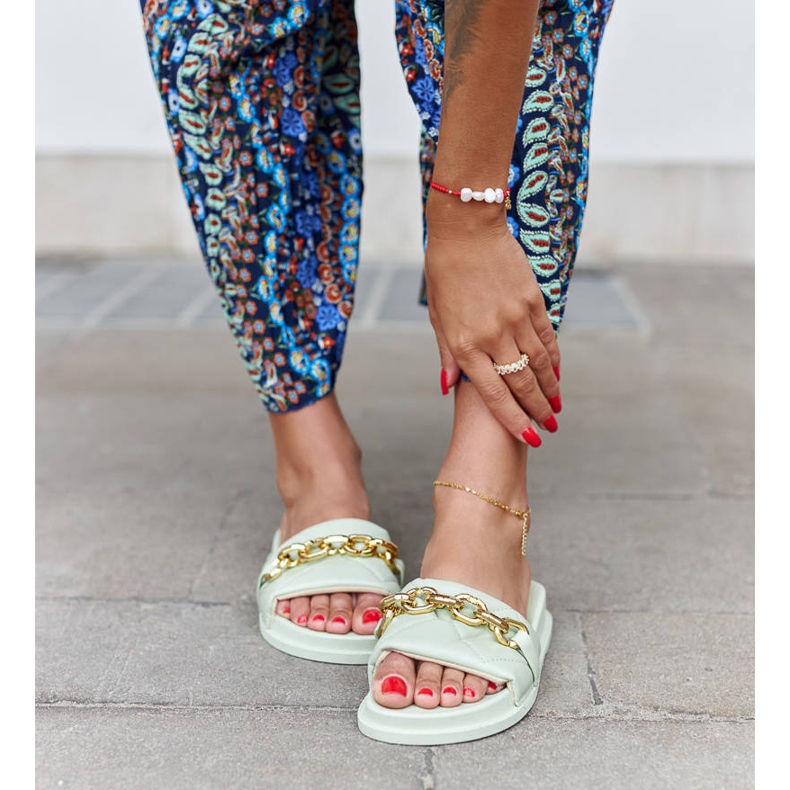 Zelené skluzavky zdobené řetízkem Borgo zelená 1 Zelené skluzavky zdobené řetízkem Borgo zelená 1