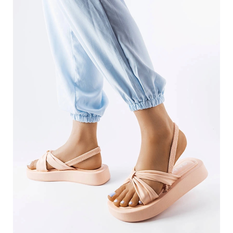 Béžové sandály na platformě značky Montagna béžový 2