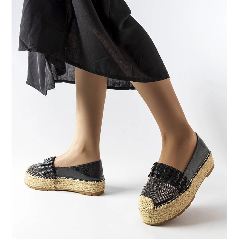 Černé espadrilky s kamínky od Lauro černý 1