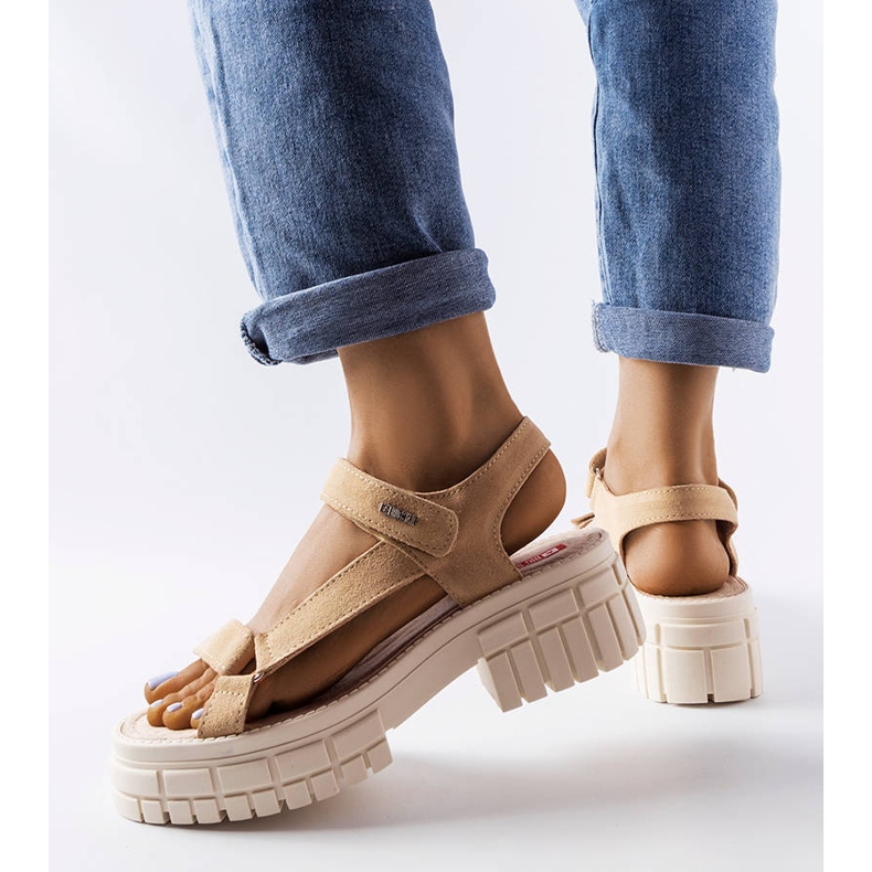 Béžové sandály na sloupku Big Star LL276036 béžový 1 Béžové sandály na sloupku Big Star LL276036 béžový 1