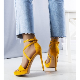 PA1 Žluté sandály na vysokém podpatku značky Dorian žlutá 2