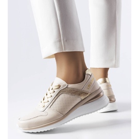 Béžové prolamované kožené boty Trás béžový 1