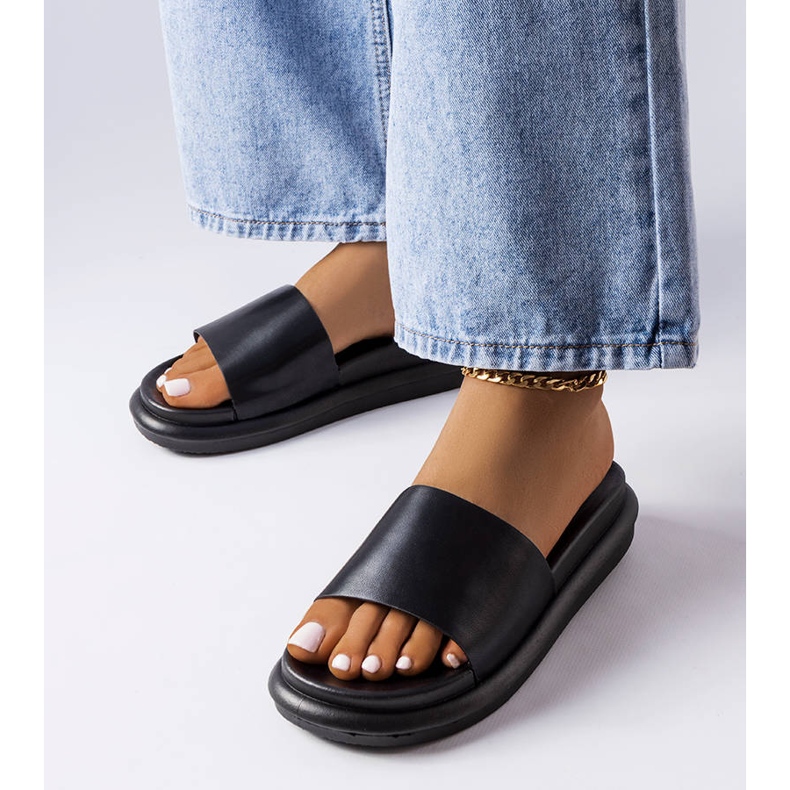 BM Černé pantofle na platformě Paquette černá 1