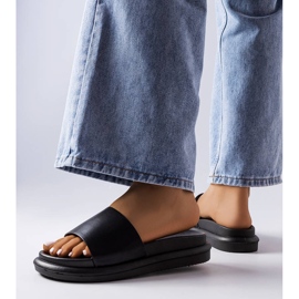 BM Černé pantofle na platformě Paquette černá 2