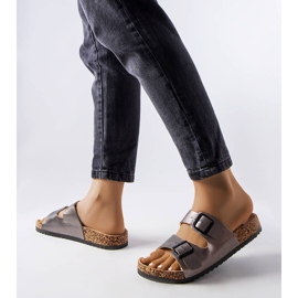 Šedé korkové jezdce s přezkami od Lee Cooper LCW-22-35-1153L šedá 1