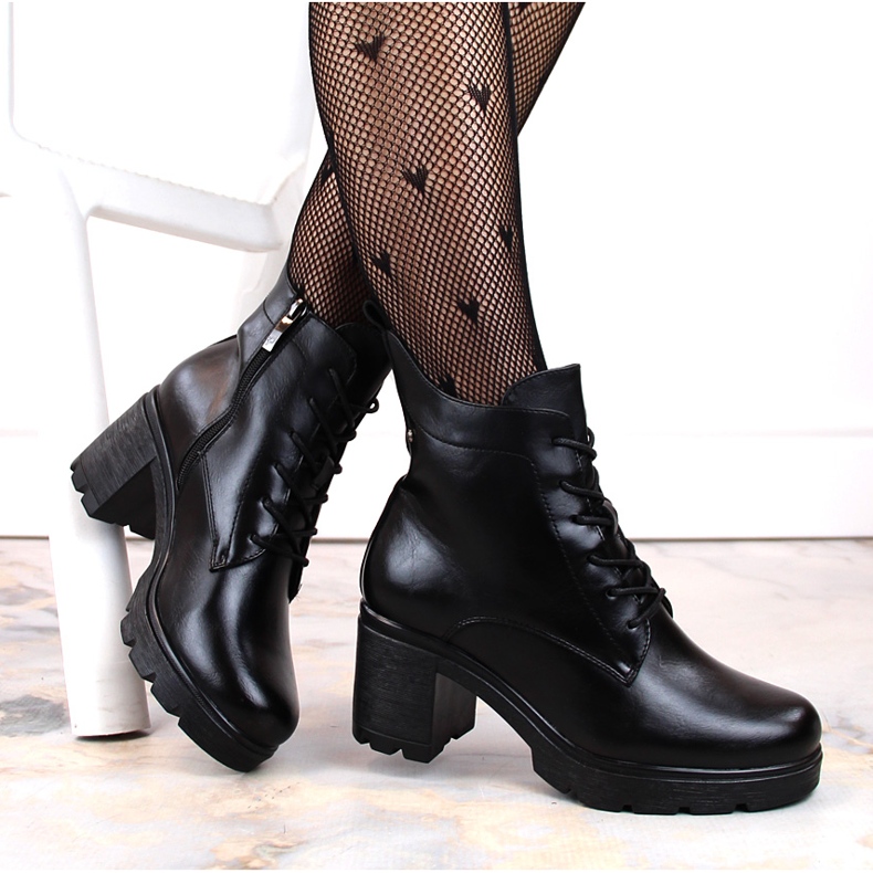 Dámské kotníkové boty na vysokém podpatku a platformě, zateplené černé Potocki SZ12229 černá 1