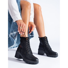 Černé šněrovací kotníkové boty Shelovet na širokém podpatku černá 1