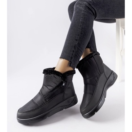 Černé zateplené sněhule Judithe se zipem černá 1