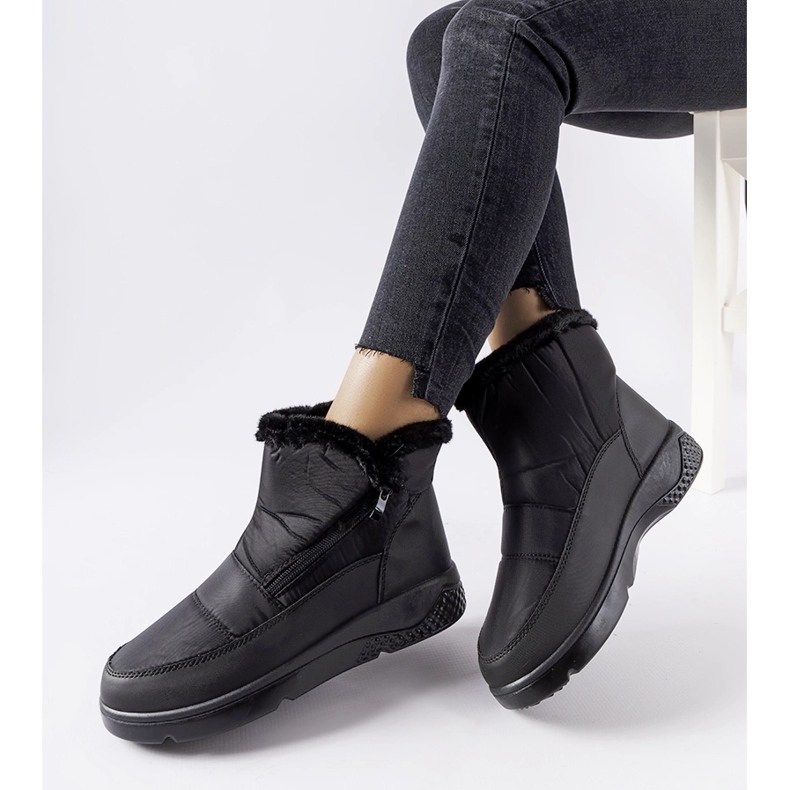 Černé zateplené sněhule Judithe se zipem černá 1