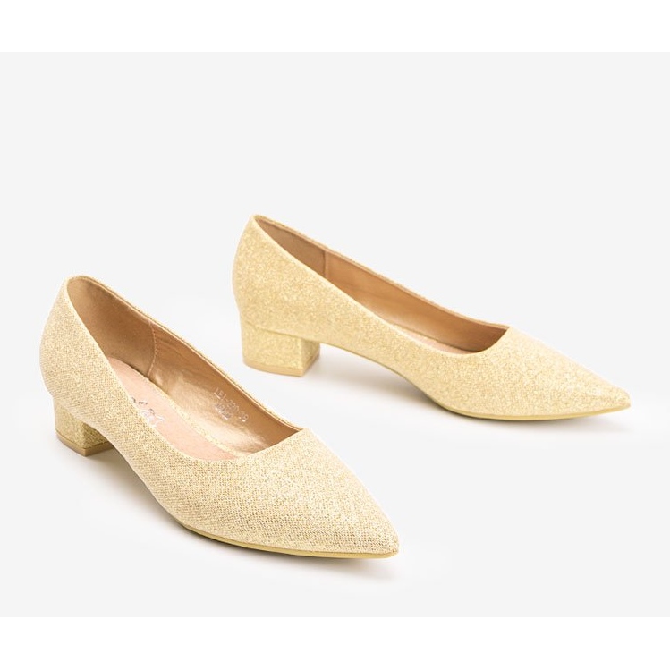 Zlaté lodičky na nízkém sloupku Kennedyho zlatý 1