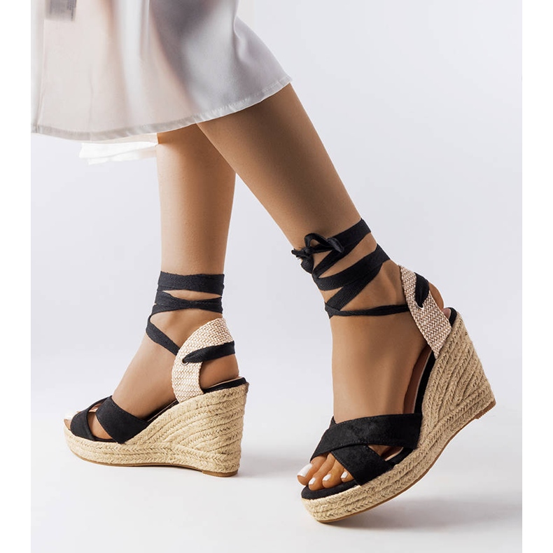 Černé espadrilky na klínku od Reviloa černý 1