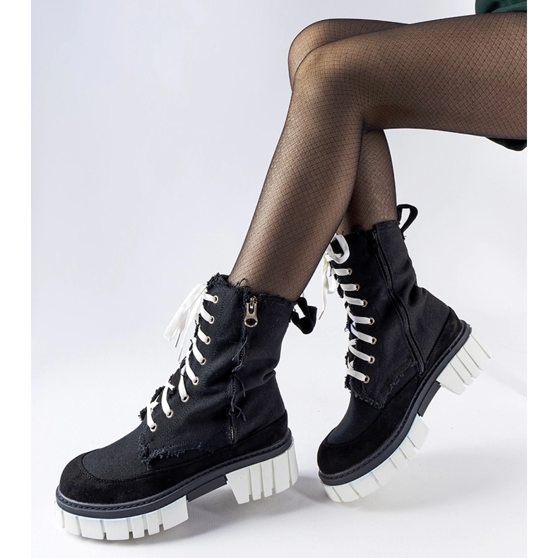 Černé zateplené kozačky Crispiero černá 1 Černé zateplené kozačky Crispiero černá 1