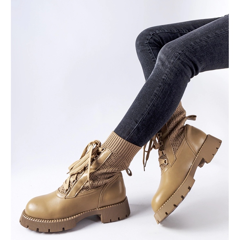 Béžové prolamované ponožkové boty značky Portico béžový 1 Béžové prolamované ponožkové boty značky Portico béžový 1