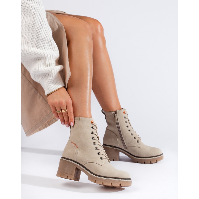 Shelovet šněrovací béžové semišové kotníkové boty na širokém podpatku béžový 1