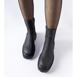 Černé masivní zateplené kotníkové boty značky Banaudon černá 1