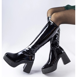 Inna Černé patentované kozačky na vysokém podpatku Fecteau černá 2 Inna Černé patentované kozačky na vysokém podpatku Fecteau černá 2