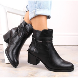 Černé zateplené dámské kotníkové boty Jezzi na vysokém podpatku se zdobením černá 1 Černé zateplené dámské kotníkové boty Jezzi na vysokém podpatku se zdobením černá 1