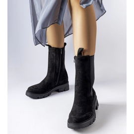 Černé masivní vysoké kotníkové boty značky Morbello černá 1 Černé masivní vysoké kotníkové boty značky Morbello černá 1