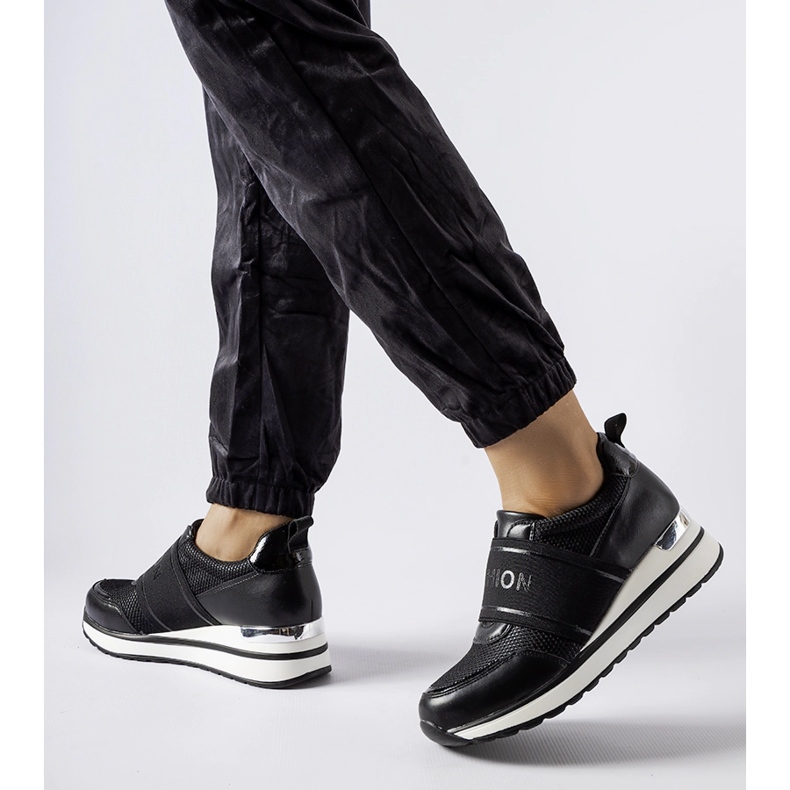 Černé tenisky se stříbrným zdobením Andre černá 1