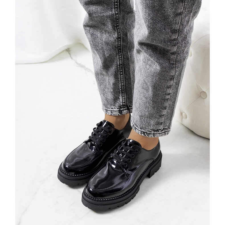 Černé boty na traktorové podrážce od Markuse černá 1