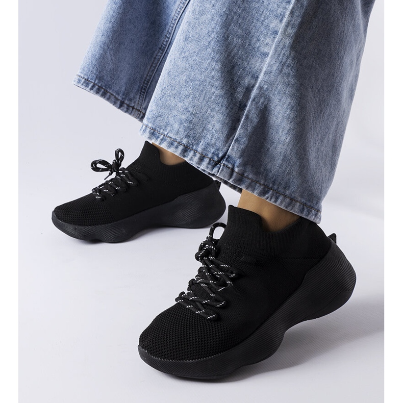 Sportovní boty z černé látky Lavallée černá 1