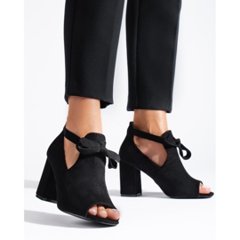 W. Potocki Jarní dámské semišové kozačky značky Potocki černá 2