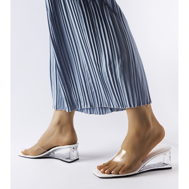 Bílé průhledné klínové jezdce od Wyatt bezbarvý 1 Bílé průhledné klínové jezdce od Wyatt bezbarvý 1