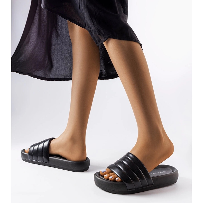 Černé ležérní skluzavky od Skillen černá 1