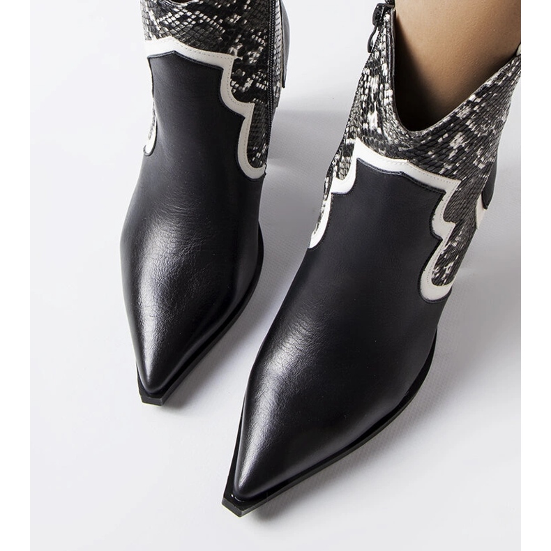 Černé kotníkové boty na sloupku Ezinet černá 1 Černé kotníkové boty na sloupku Ezinet černá 1