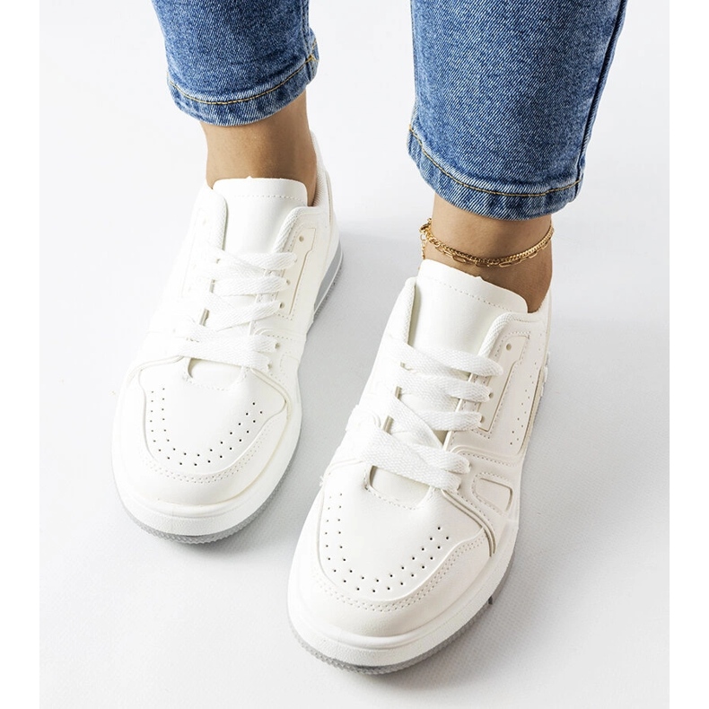 Bílé sportovní tenisky Willson bílý 1