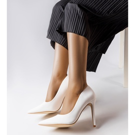 Delis bílé klasické vysoké podpatky bílý 1 Delis bílé klasické vysoké podpatky bílý 1