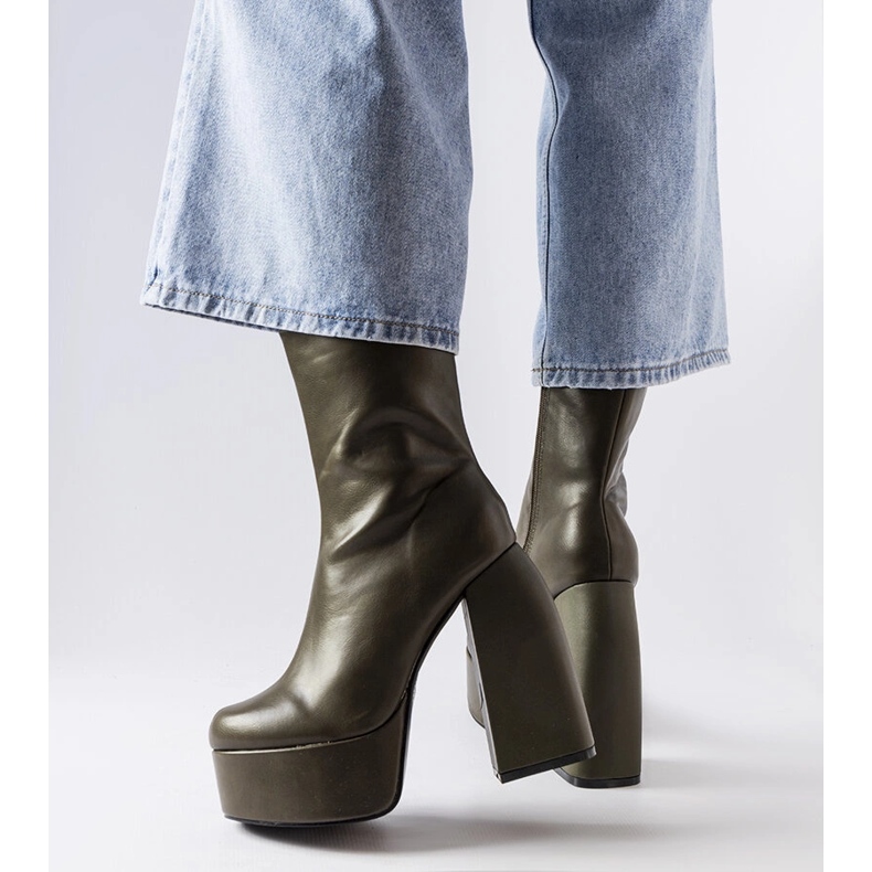 Zelené kozačky na podpatku od Baratti zelená 1 Zelené kozačky na podpatku od Baratti zelená 1