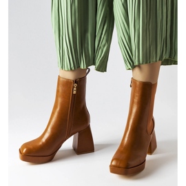 Hnědé kozačky na vysokém podpatku značky Watson hnědý 1