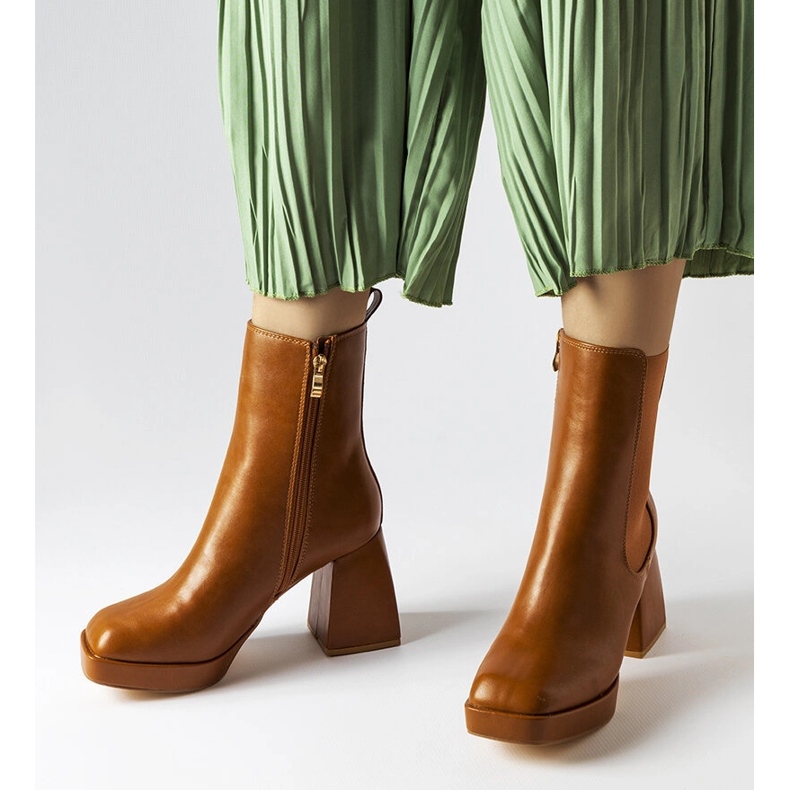 Hnědé kozačky na vysokém podpatku značky Watson hnědý 1